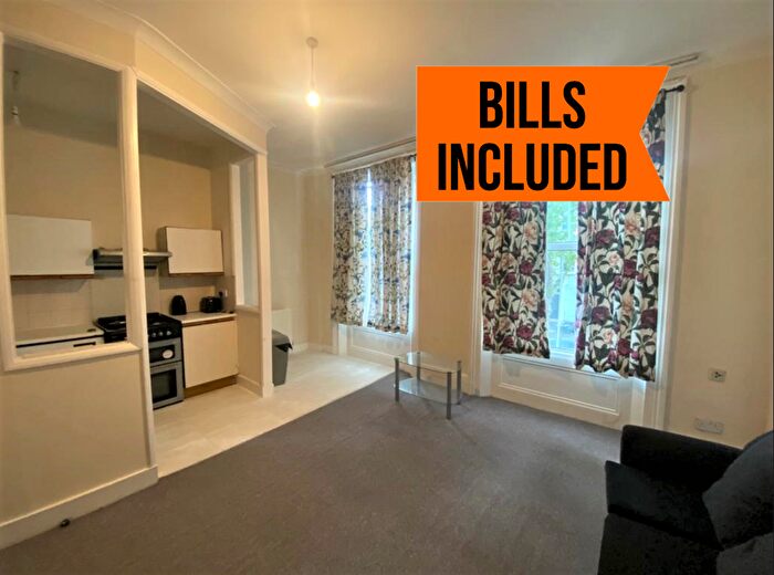 1 Bedroom Flat To Rent In Bamborough Gardens, London, W12