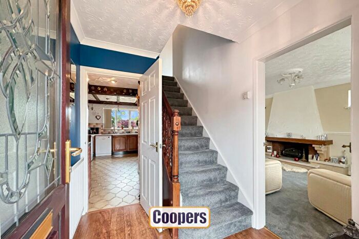 3 Bedroom Detached House For Sale In Hill Farm Avenue, Whitestone, CV11