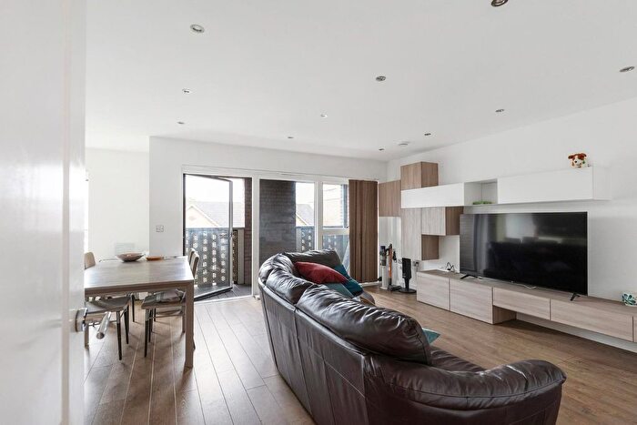 2 Bedroom Flat To Rent In Greenaway Apartments, Bedford Road, SW4