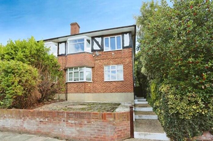 2 Bedroom Maisonette To Rent In Mill Vale Bromley, BR2