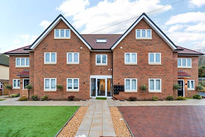 1 Bedroom Flat To Rent In New Road, High Wycombe, HP12