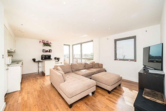 2 Bedroom Flat For Sale In Clement Avenue, Clapham, SW4