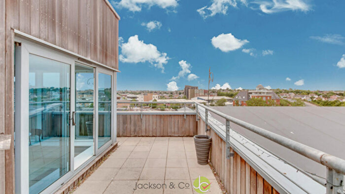 2 Bedroom Penthouse To Rent In Quayside Drive, Colchester, CO2