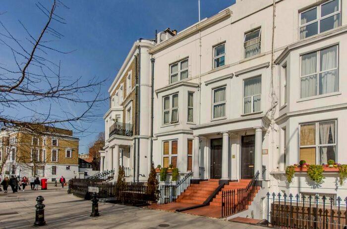 Studio To Rent In West Cromwell Road, Earls Court, London, SW5
