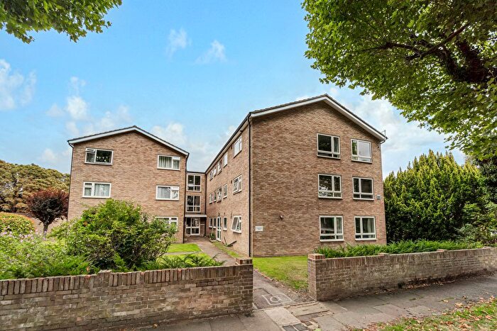 1 Bedroom Flat For Sale In Charlecombe Court, Kingston Road, Staines-Upon-Thames, TW18