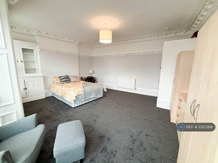 2 Bedroom Flat To Rent In Wingrove Road, Newcastle Upon Tyne, NE4