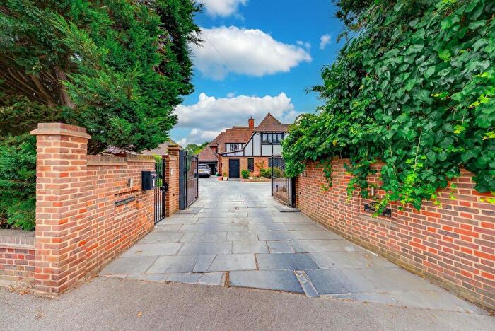 4 Bedroom Detached House For Sale In Ardleigh Green Road, Hornchurch, RM11