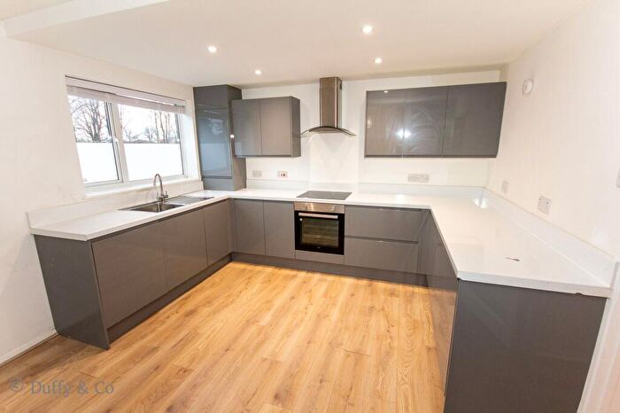 2 Bedroom Flat To Rent In Paddockhall Road, Haywards Heath, RH16