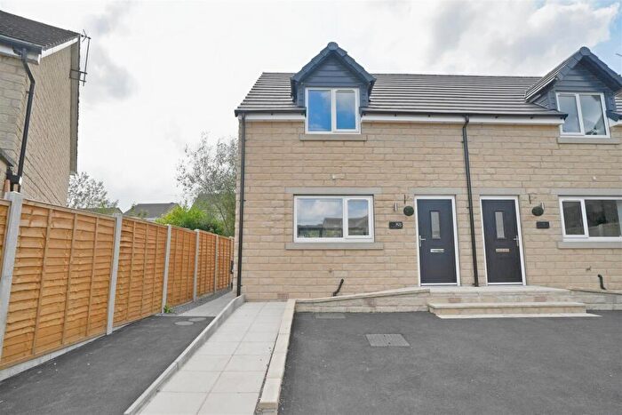 2 Bedroom Semi-Detached House To Rent In Woodsley Fold, Thornton, BD13