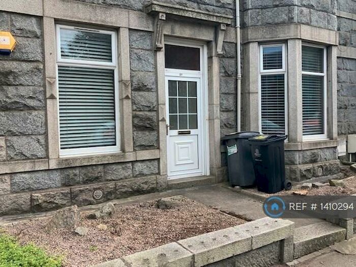 2 Bedroom Flat To Rent In Hilton Street, Aberdeen, AB24