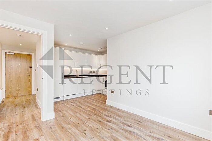 2 Bedroom Flat To Rent In Willow Court, Cambridge Road, KT1