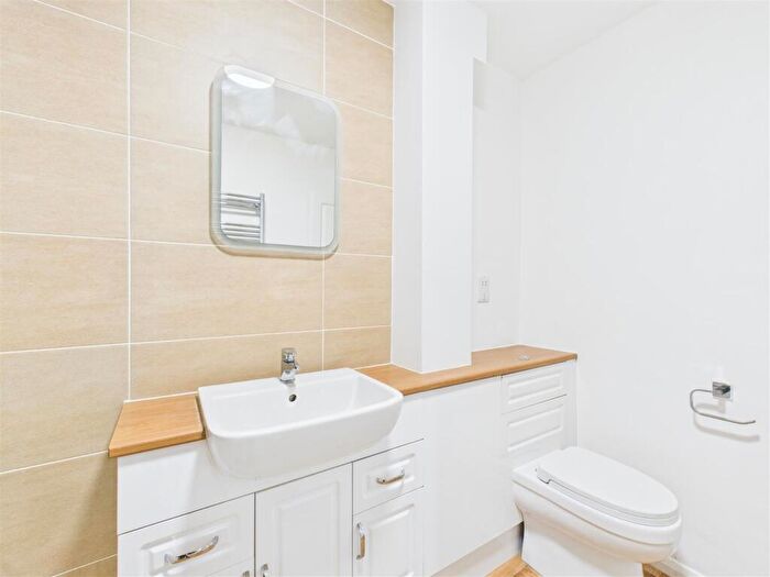 1 Bedroom Flat To Rent In Hazelwood Close, Hitchin, SG5