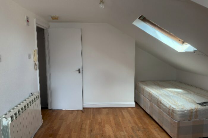 Studio To Rent In Colvestone Crescent, London, E8