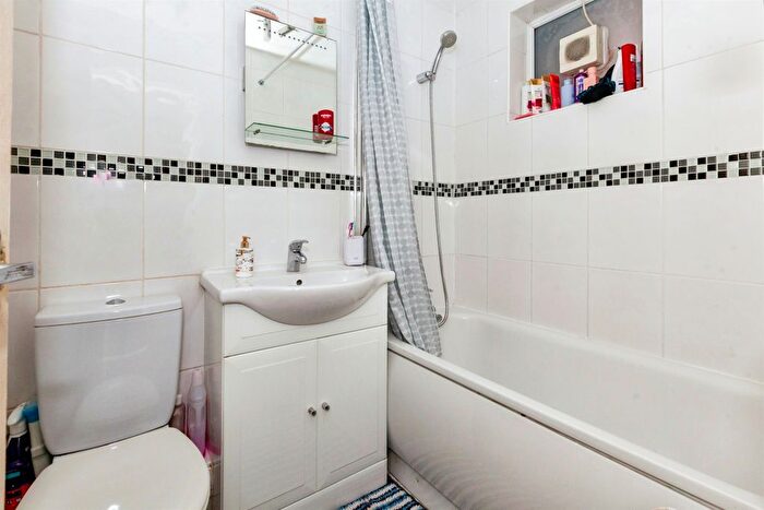 1 Bedroom Flat To Rent In Victoria Road, Slough, SL2