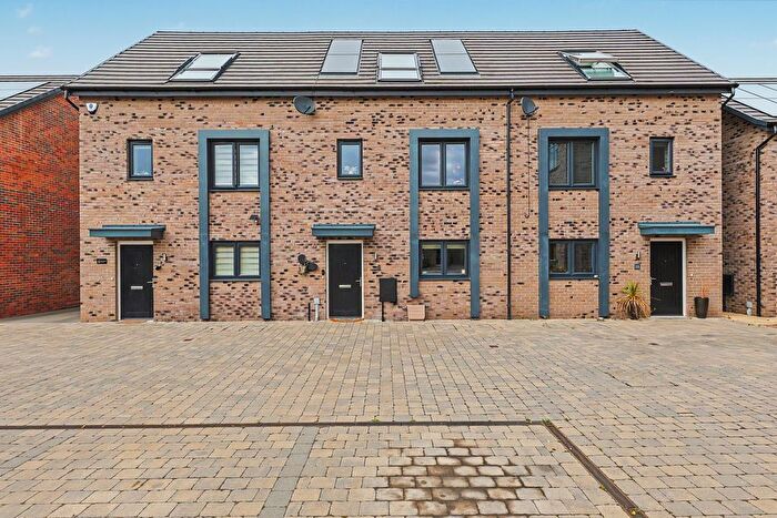 4 Bedroom Terraced House For Sale In Woodyard Avenue, Tapton, Chesterfield, S41