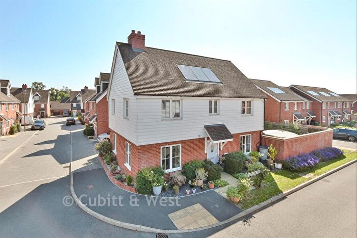 4 Bedroom Detached House For Sale In Maynard Drive, Horley, Surrey, RH6
