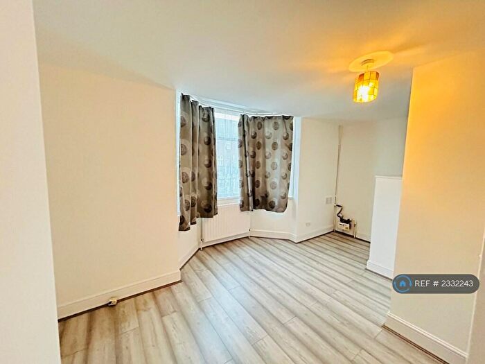 1 Bedroom Flat To Rent In Goresbrook Road, Dagenham, RM9