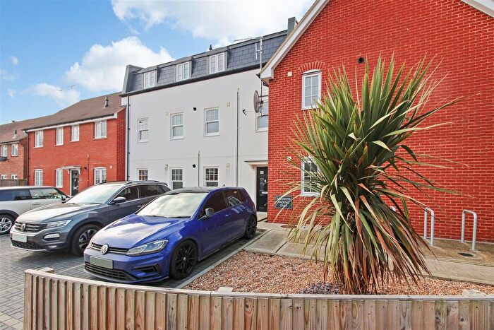 2 Bedroom Flat To Rent In High Street, Sturry, Canterbury, CT2