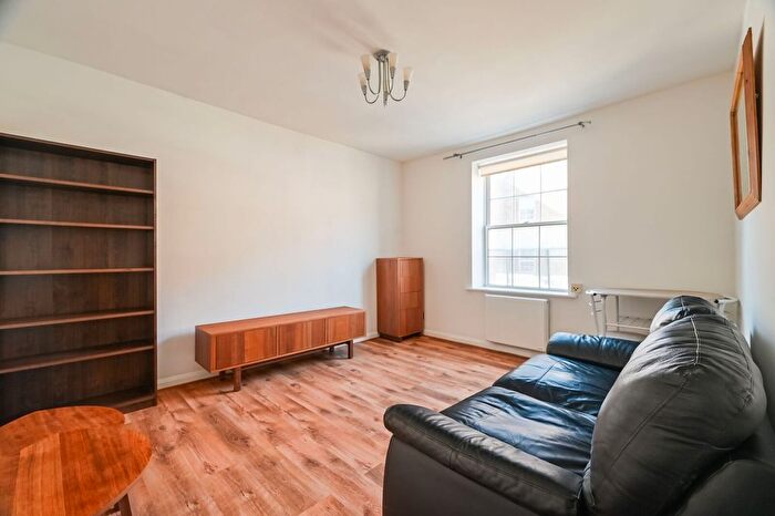 1 Bedroom Flat To Rent In Old Castle Street, Aldgate, London, E1