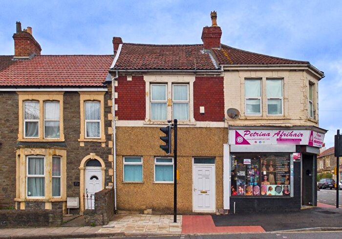 2 Bedroom Flat For Sale In Two Mile Hill Road, Kingswood, Bristol, BS15