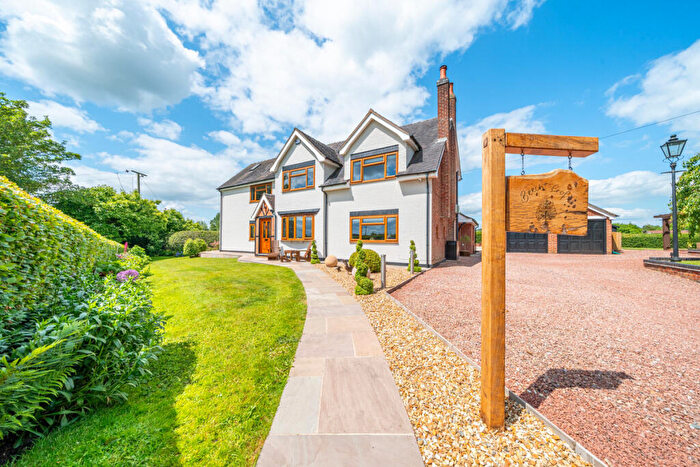 4 Bedroom Detached House For Sale In Chapel Lane, Hanbury, Staffordshire, DE13