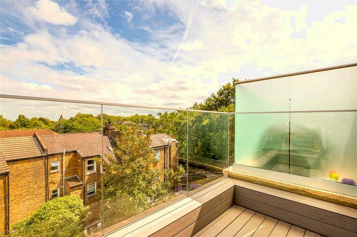 2 Bedroom Apartment To Rent In Vardens Road, SW11