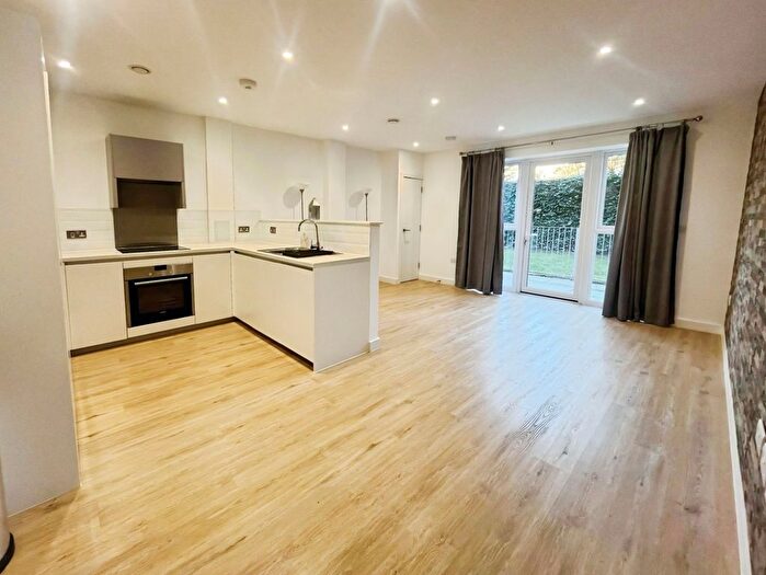 1 Bedroom Flat To Rent In Pears Road, Hounslow, TW3