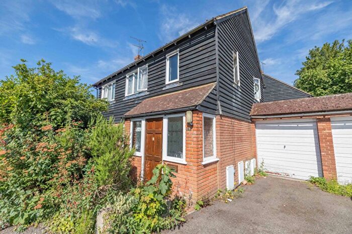 2 Bedroom Flat For Sale In Riverside Close, Canterbury, CT4