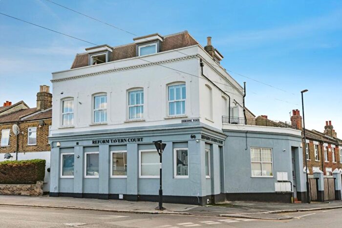 2 Bedroom Apartment For Sale In Osborne Road, Thornton Heath, CR7