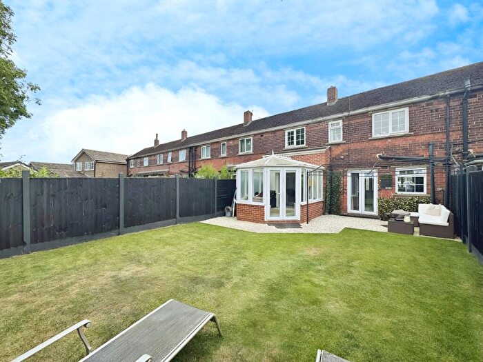 2 Bedroom Terraced House For Sale In Westfield Lane, Scholes, BD19