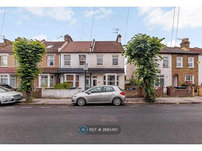 3 Bedroom End Terrace House To Rent In Davidson Road, Croydon, CR0