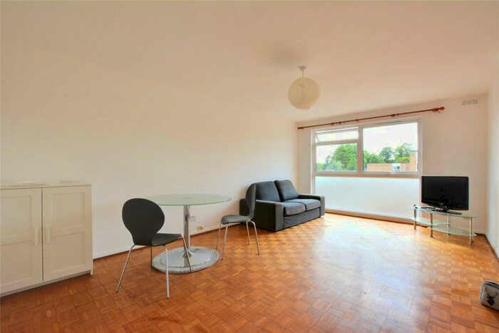 2 Bedroom Apartment To Rent In Bradbury Court, St. Johns Park, London, SE3