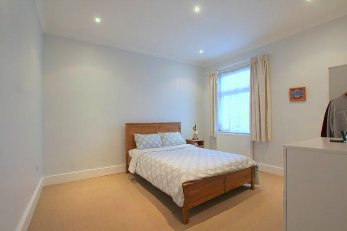 3 Bedroom Maisonette To Rent In Melrose Avenue, Mitcham, CR4