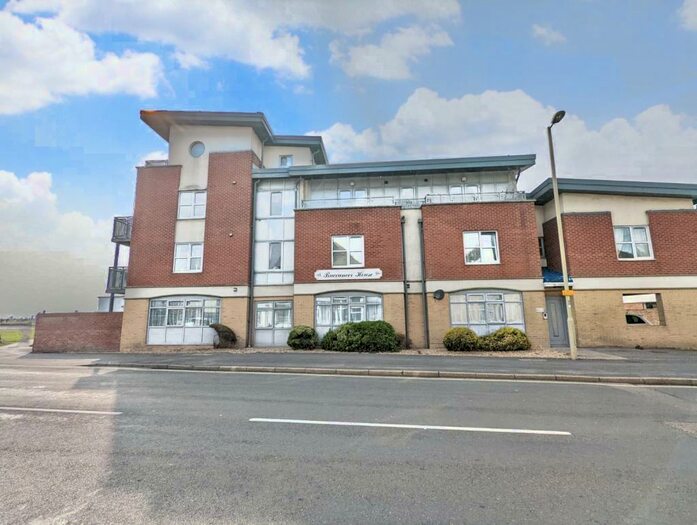 2 Bedroom Apartment To Rent In Buccaneer House, PO11