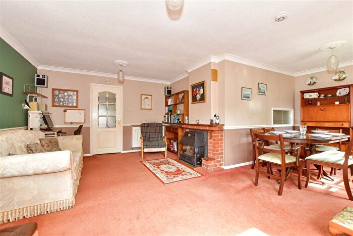 3 Bedroom Detached Bungalow For Sale In Copperfields, Lydd, Romney Marsh, Kent, TN29