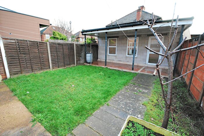 4 Bedroom Semi-Detached House To Rent In Carlyon Road, Wembley, HA0