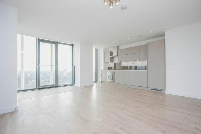 2 Bedroom Flat To Rent In Stratosphere Tower, Stratford, E15