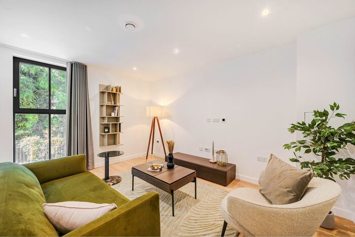 1 Bedroom Flat To Rent In Twickenham Gateway, Bradshaw Close, London, Twickenham, TW1