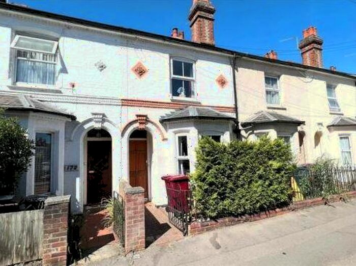 3 Bedroom Terraced House To Rent In Elgar Road, RG2