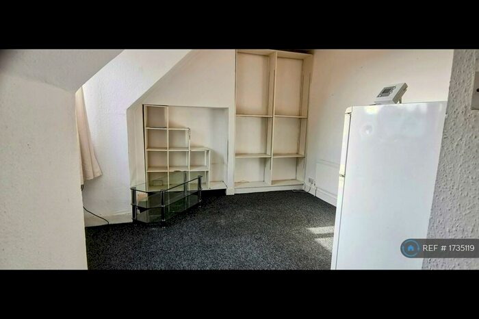 Studio To Rent In Top, Leigh-On-Sea, SS9