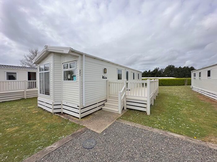 2 Bedroom Mobile/park Home For Sale In Main Road, Ventnor, PO38