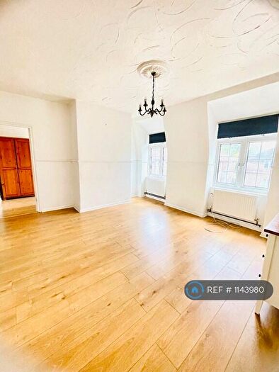 2 Bedroom Flat To Rent In Ballamore Road, London, BR1