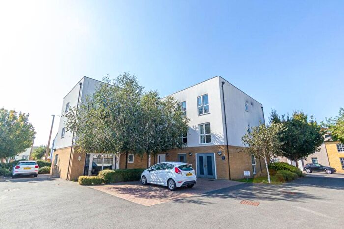 2 Bedroom Flat For Sale In Saxon Court, Southend On Sea, SS3