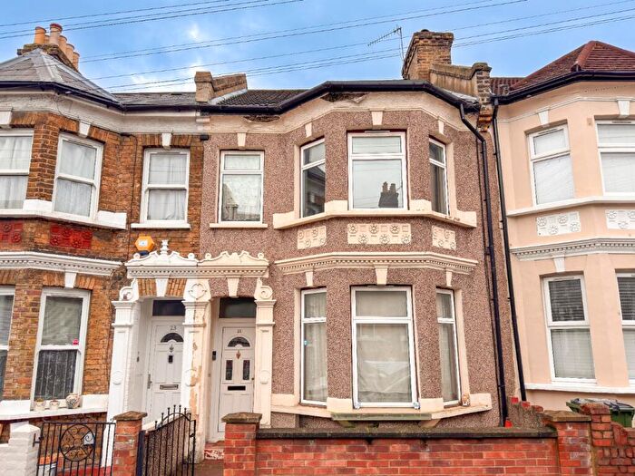 3 Bedroom Terraced House For Sale In Heverham Road, Plumstead, London, SE18