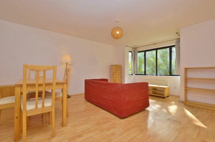 2 Bedroom Flat To Rent In York Close, London, E6