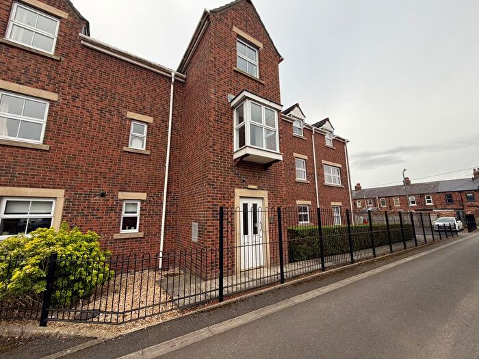 3 Bedroom Flat To Rent In Frankfield Mews, Middlesbrough, TS9