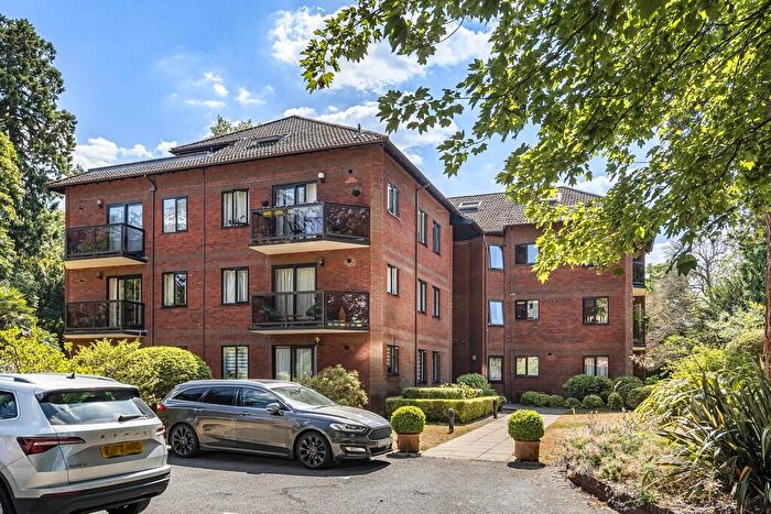 3 Bedroom Apartment To Rent In Laustan Close, Guildford, GU1