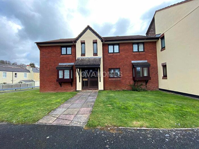 2 Bedroom Flat To Rent In Finch Close, Laira, PL3