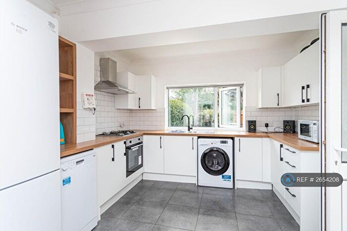 6 Bedroom Detached House To Rent In Osborne Road, Bournemouth, BH9