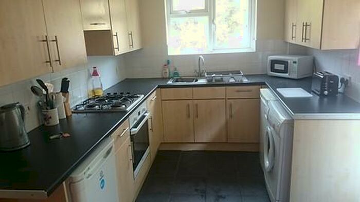 4 Bedroom House To Rent In Milton Road, Polygon, Southampton, SO15